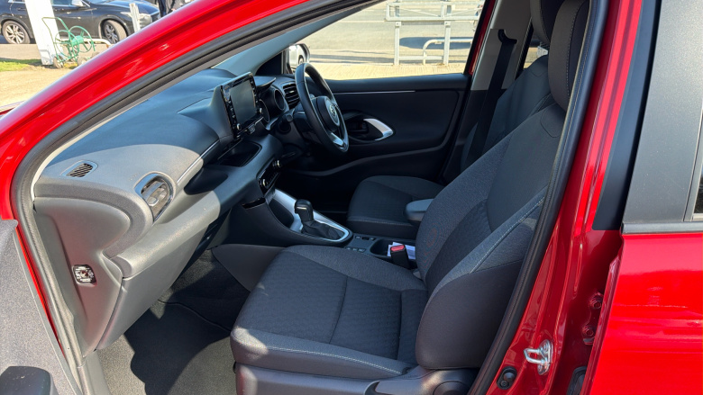 Toyota Yaris 1.5 Hybrid Design 5dr CVT Hybrid Hatchback